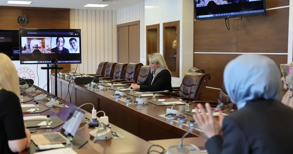 Bakan Göktaş’tan ‘koruyucu aile’ konulu bitirme projesine destek