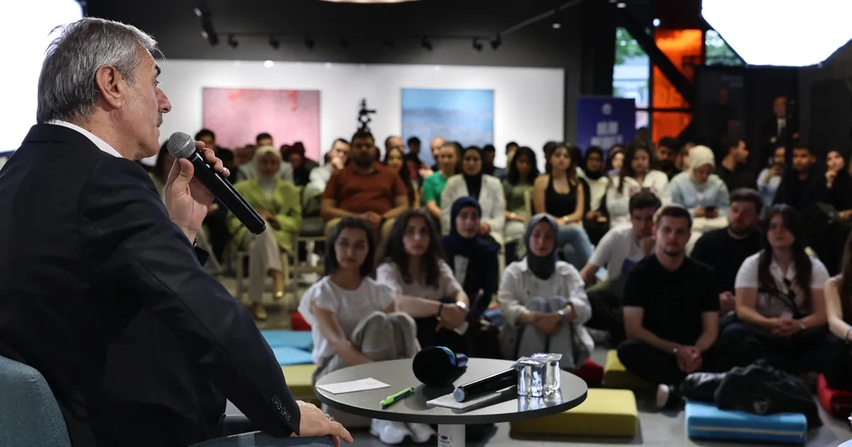 Başkan Alemdar Sakarya’da gençlerle koyu sohbette