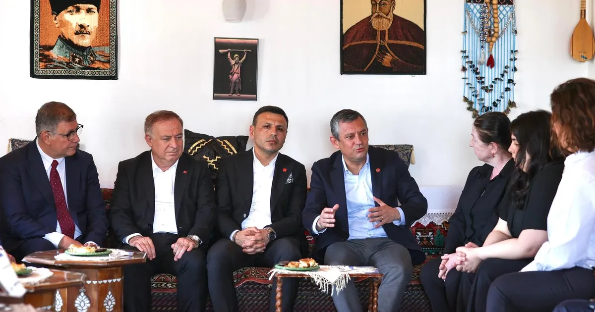 Başkan Tugay, İstanbul’da Özgür Özel’le buluştu