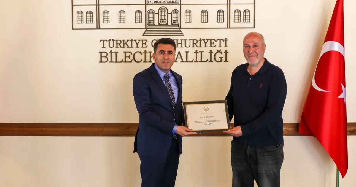 Bilecik Valisi Aygöl’den örnek vatandaşa teşekkür belgesi