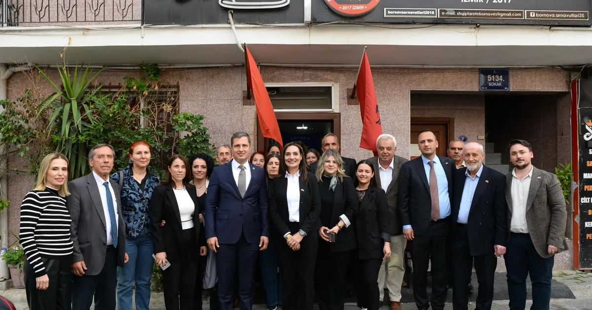 Bornova Arnavutları Derneği’nde hukuksuzluklara karşı dayanışma mesajı