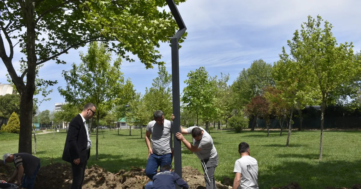 Bursa Karacabey’de Atatürk Kültür Parkı’na modern aydınlatma
