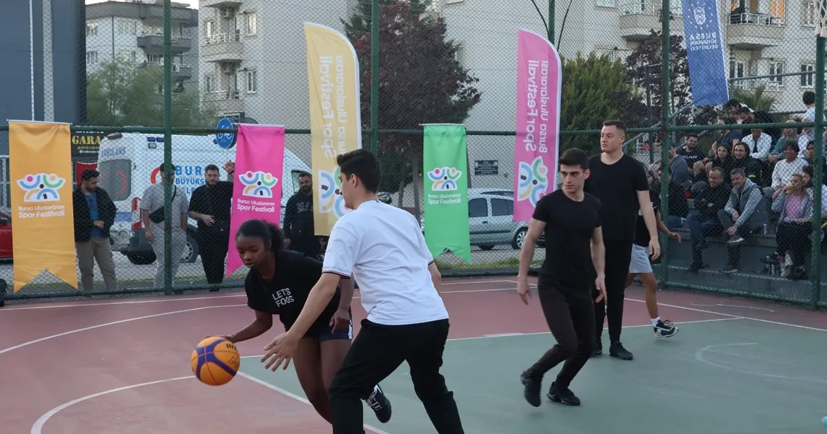 Bursa’da ‘sokak basketbolu’ heyecanı