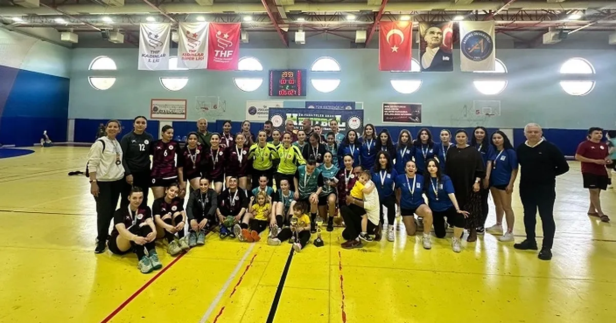 BUÜ’nün hentbol takımı Süper Lig’de