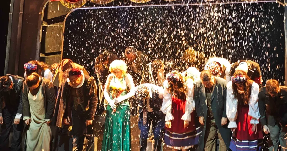 İstanbul’da Kocaeli Şehir Tiyatroları rüzgârı esti