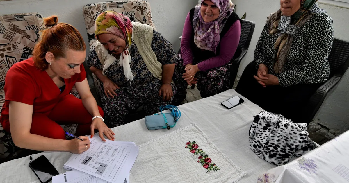 İzmir Bornova’da sağlık eğitimi köylerde