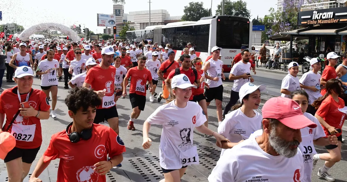İzmir Karabağlar’da 19 Mayıs Coşkusu