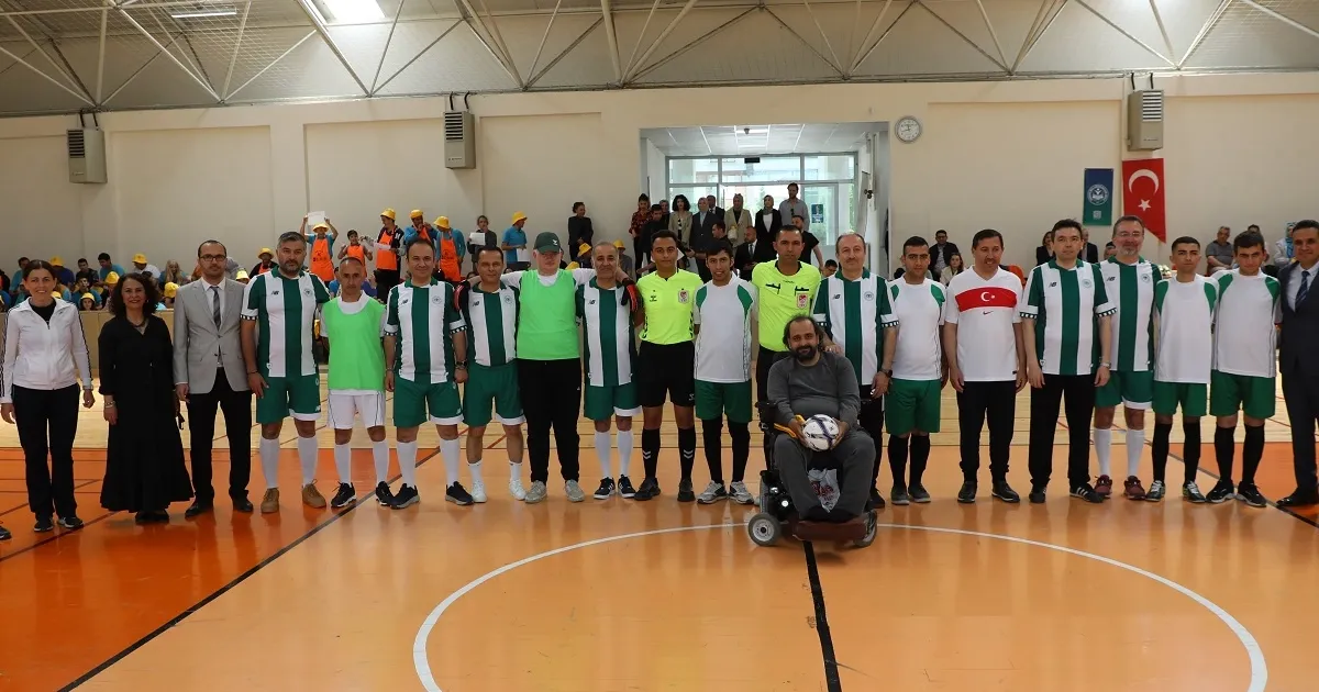 Konya Karatay’da özel öğrenciler futsalda ter döktü