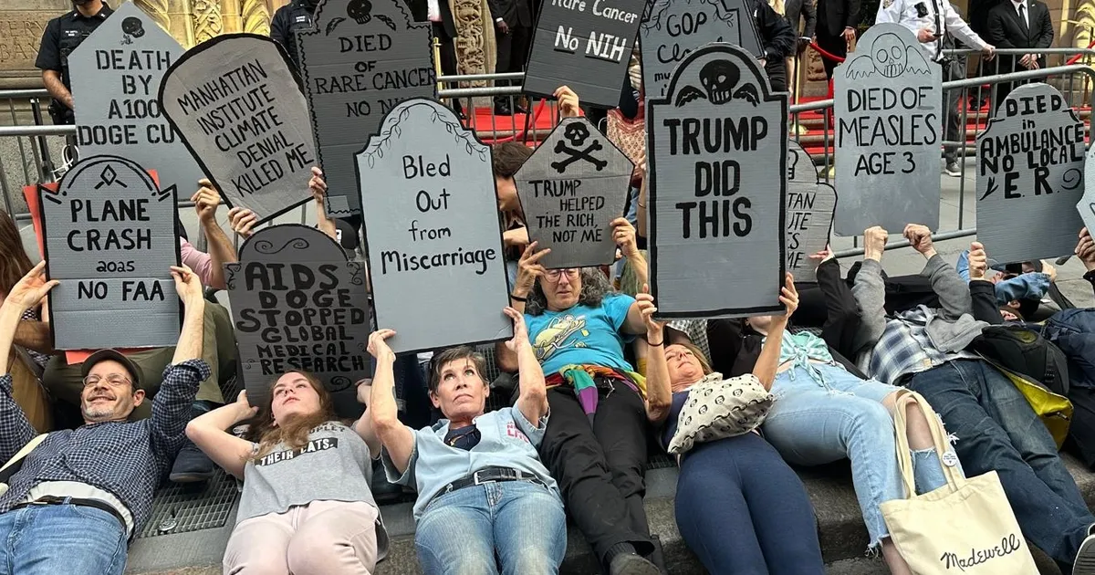 Manhattan’da ‘Milyarder Galasına’ protesto şoku!