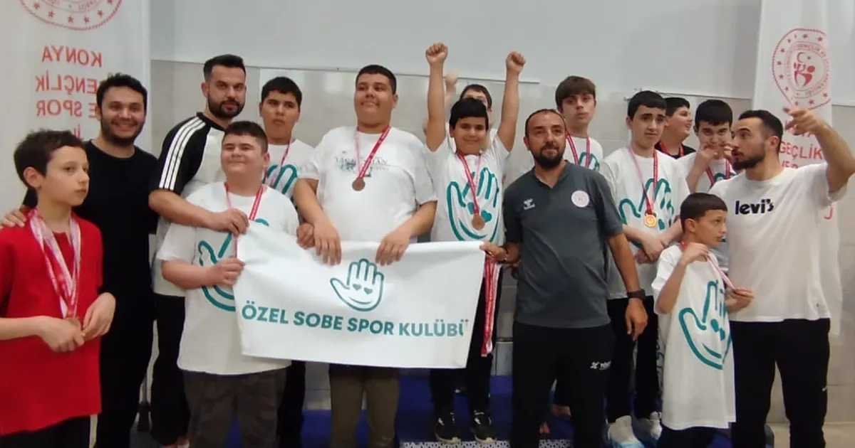 Otizmli yüzücü Alper’den 13 farklı stilde 13 şampiyonluk