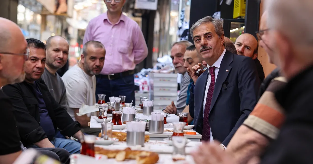 Sakarya Uzunçarşı’da Başkan Alemdar kunduracı esnafıyla buluştu