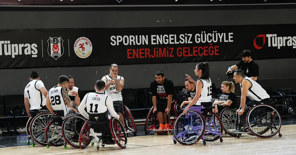 Tekerlekli sandalyeliler potada dostluk maçında buluştu