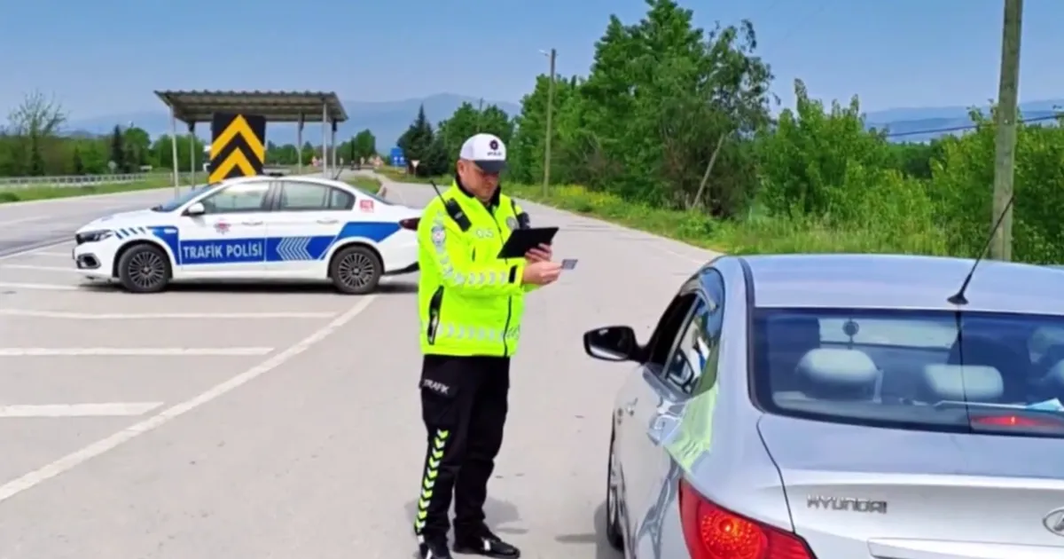 Trafik denetimlerinde rekor! 496 bin araca ceza kesildi!