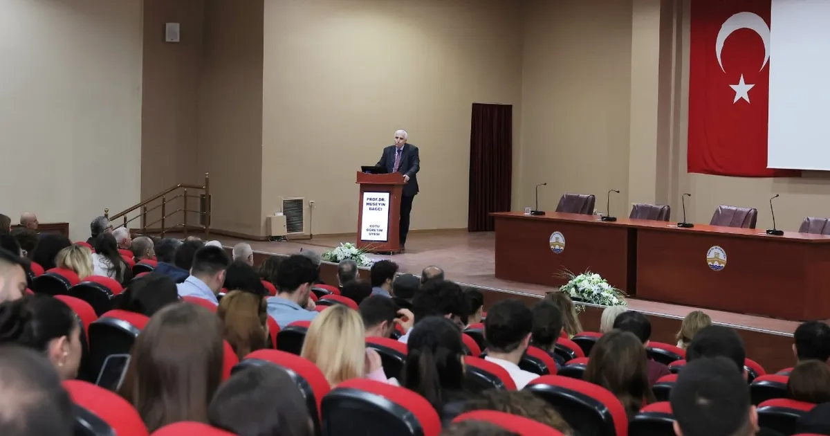 Trakya Üniversitesi’nde ‘Trump sonrası dünya düzeni’ konferansı