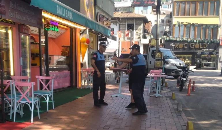 İzmit’te kaldırımlar yenileniyor