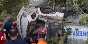 Bursa Kestel'de yangına su taşıyan tanker devrildi: 3 ölü