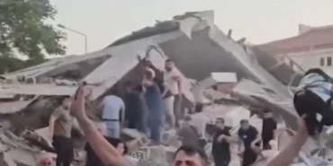 Sındırgı’da bir bina yıkıldı