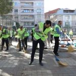 Vatandaş seferber, mahalle tertemiz oldu