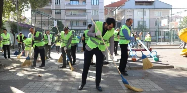 Vatandaş seferber, mahalle tertemiz oldu